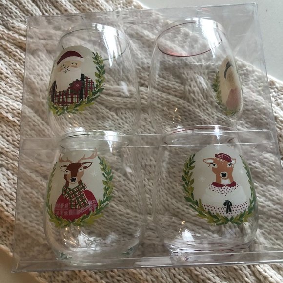 COPY - SET OF 4 THRESHOLD CHRISTMAS PLASTIC BPA FREE WINE GLASSES NEW - Picture 1 of 6